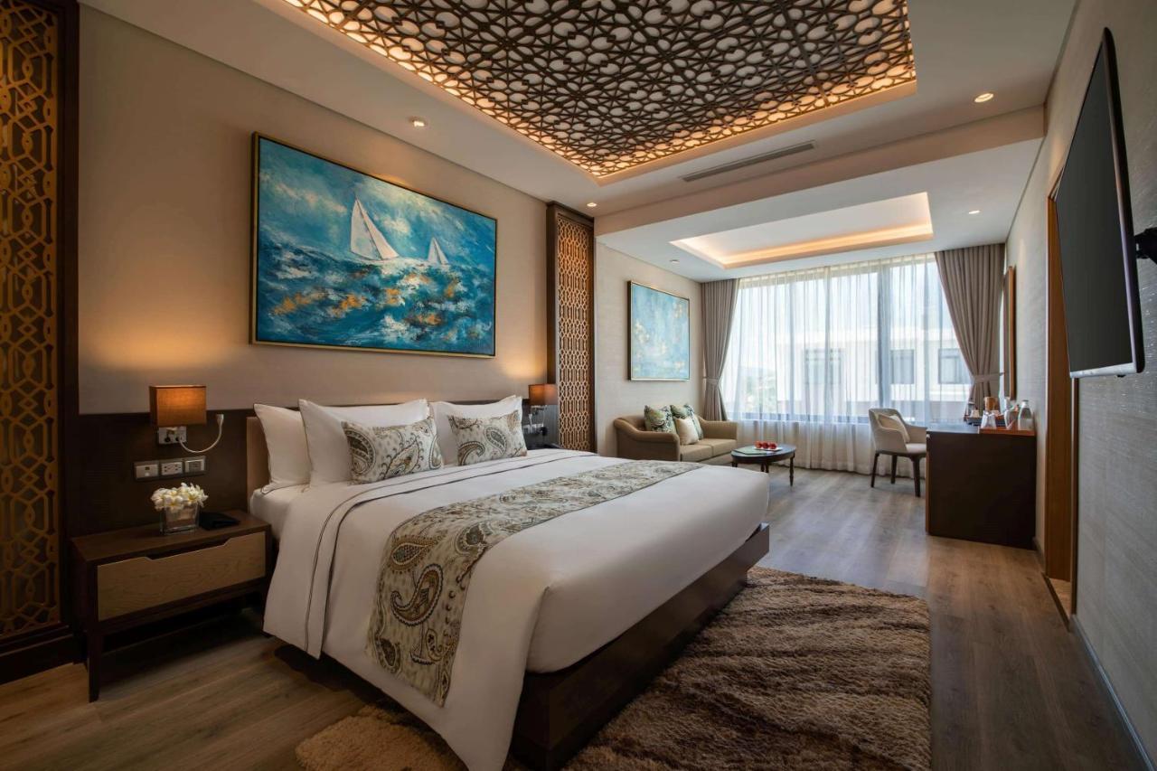 Wyndham Grand Kn Paradise होटल