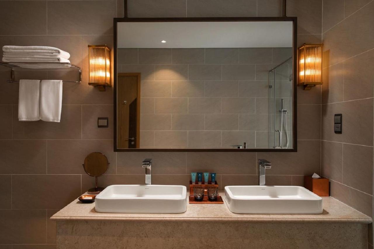 Wyndham Grand Kn Paradise Hotel