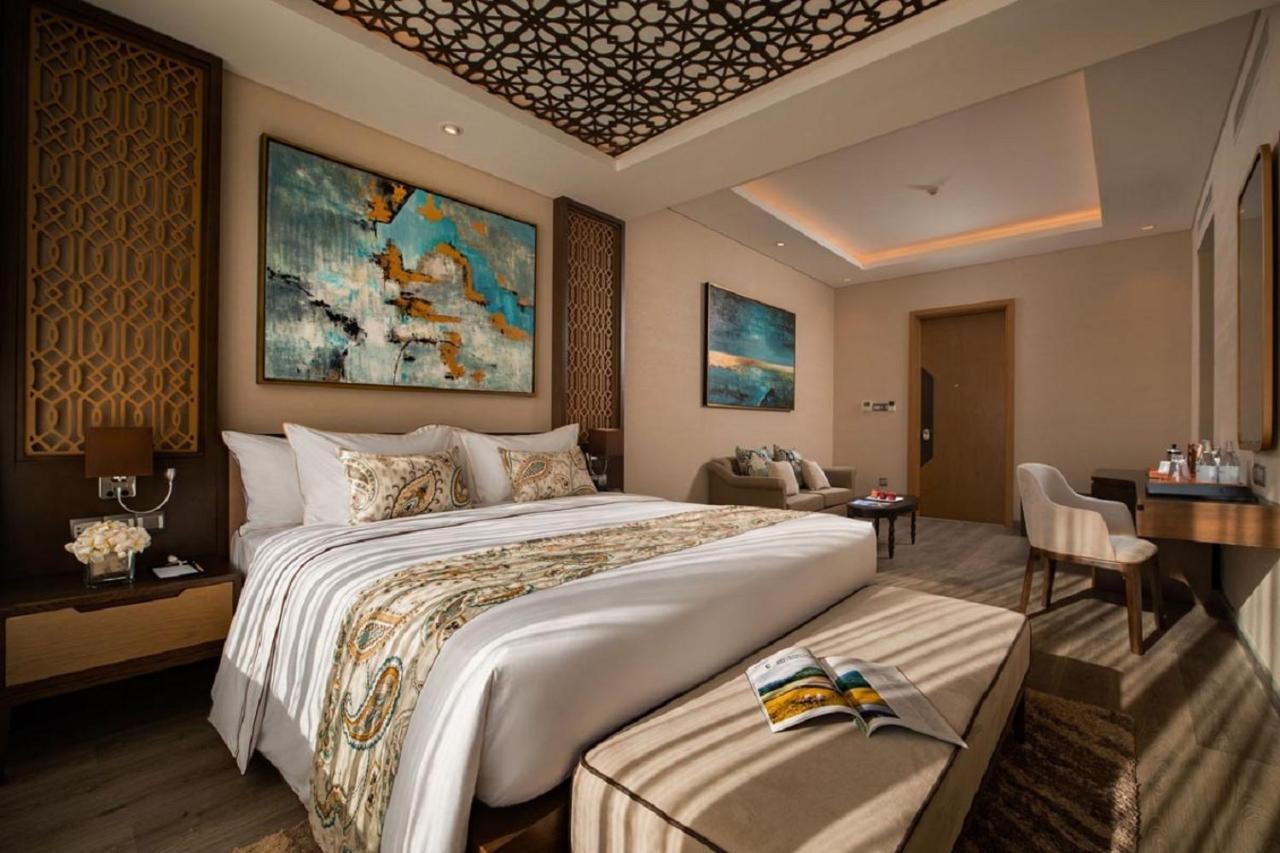 Wyndham Grand Kn Paradise 5*
